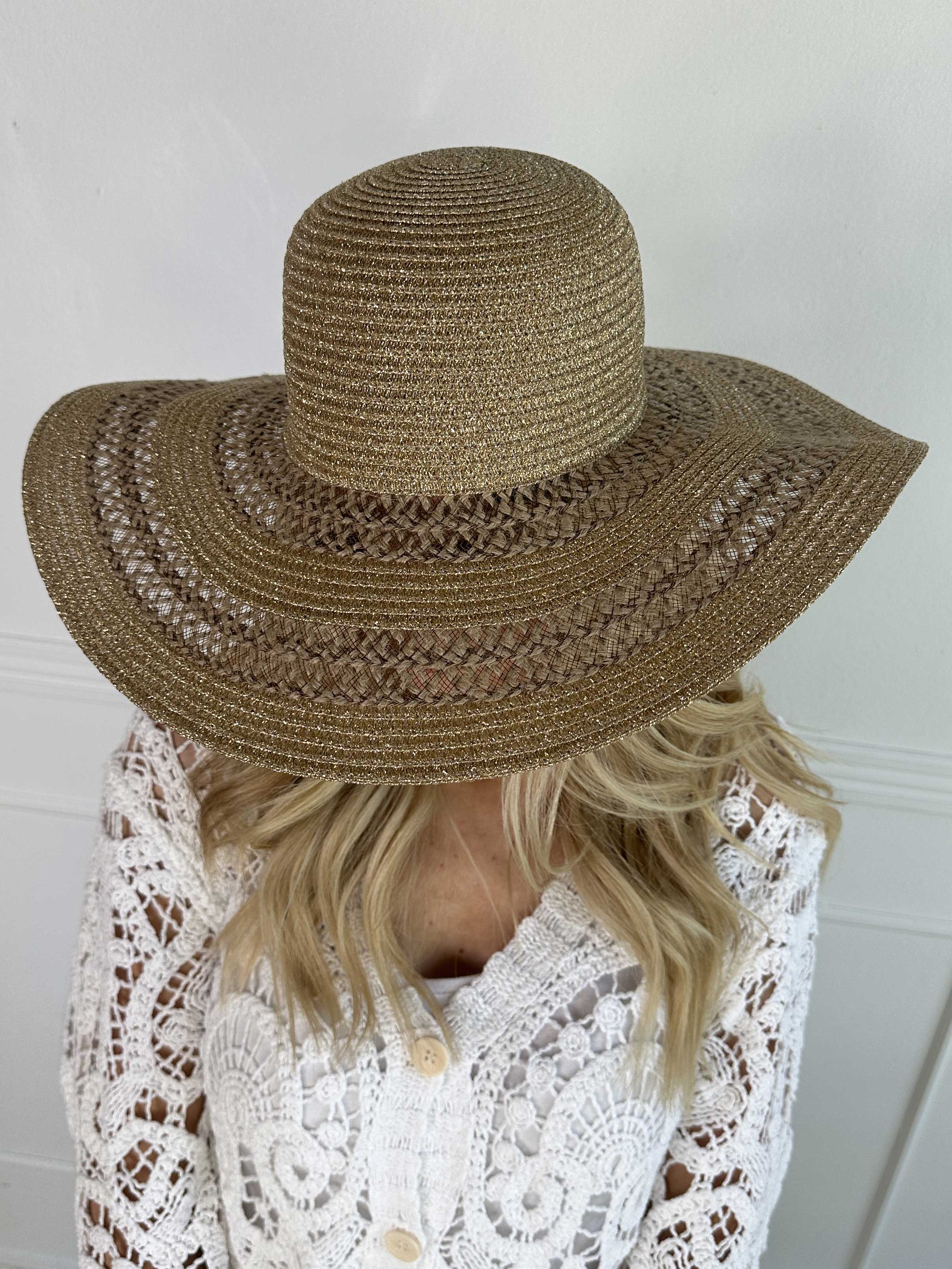 Pauline - Strå sommerhat med mudfarvet og guld flet